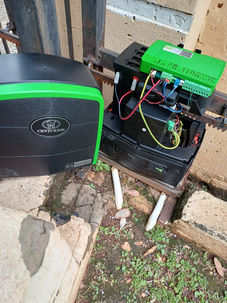 Centurion D5 Smart+ with controller wiring