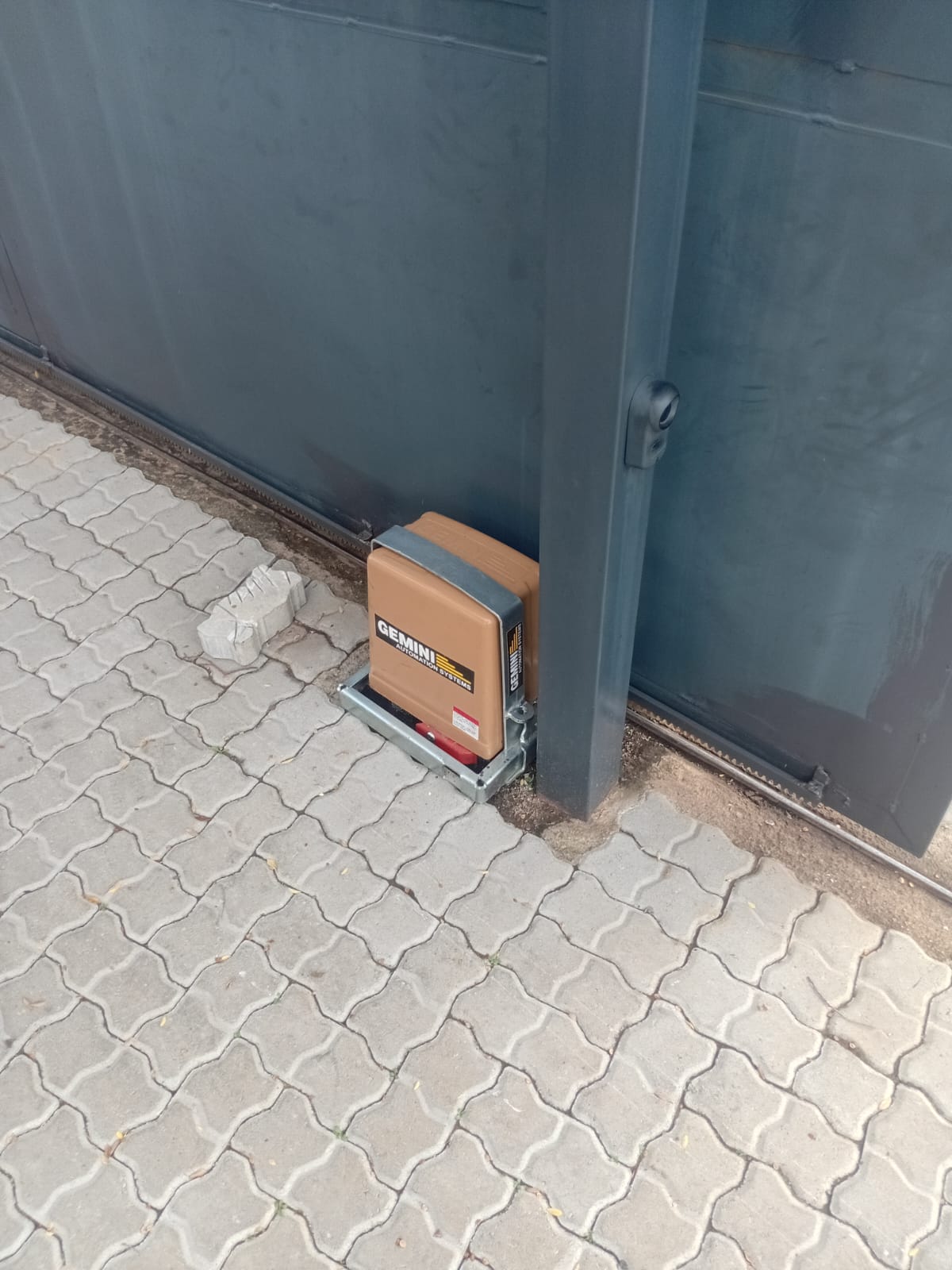 Gemini sliding gate motor installation
