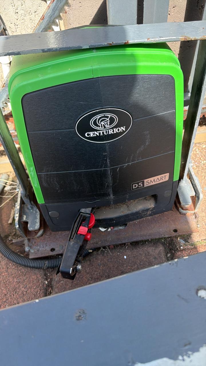 Centurion D5 Smart sliding gate motor