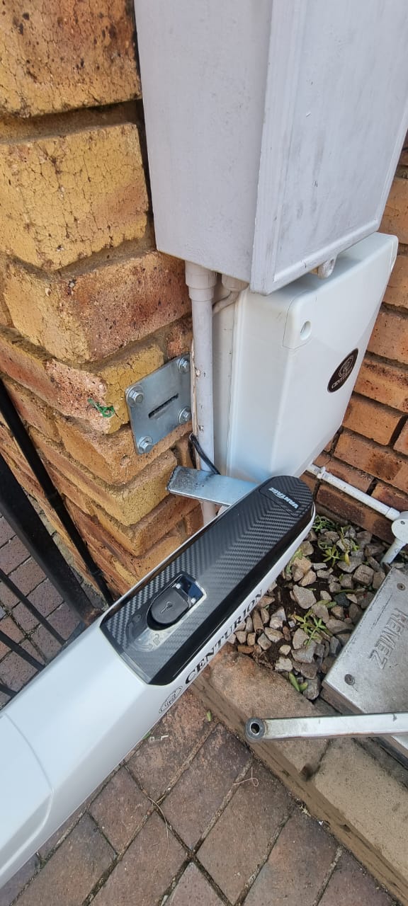 Centurion swing gate motor close-up